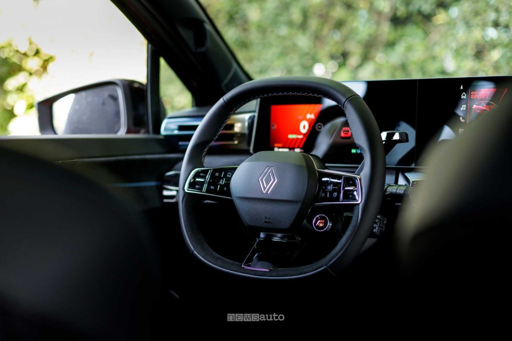 Nuova Renault Clio volante abitacolo