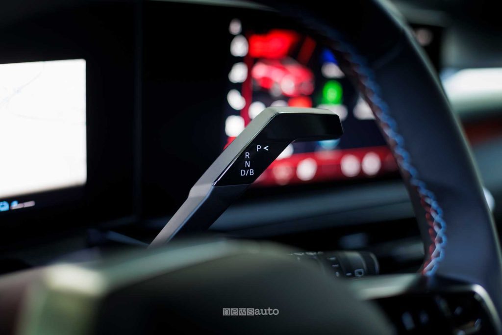 Nuova Renault Clio leva del cambio automatico al volante