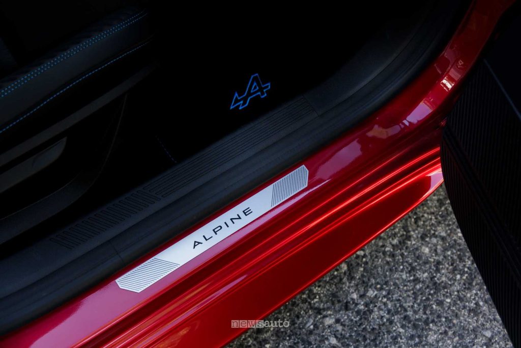 Nuova Renault Clio soglia battitacco