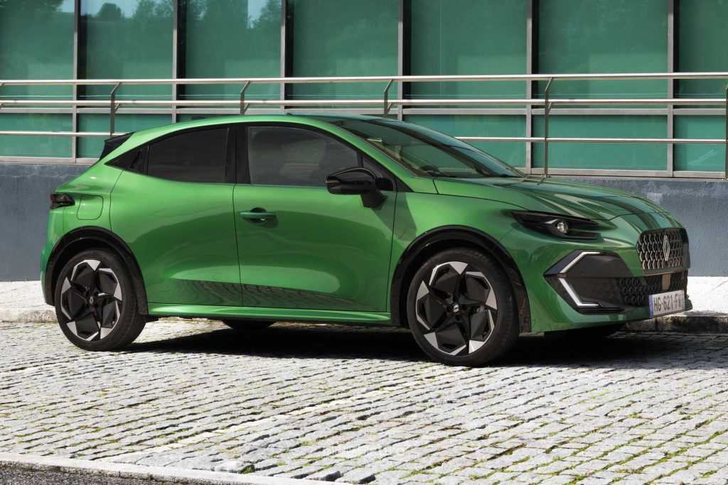 Nuova Renault Clio Techno anteriore 3/4