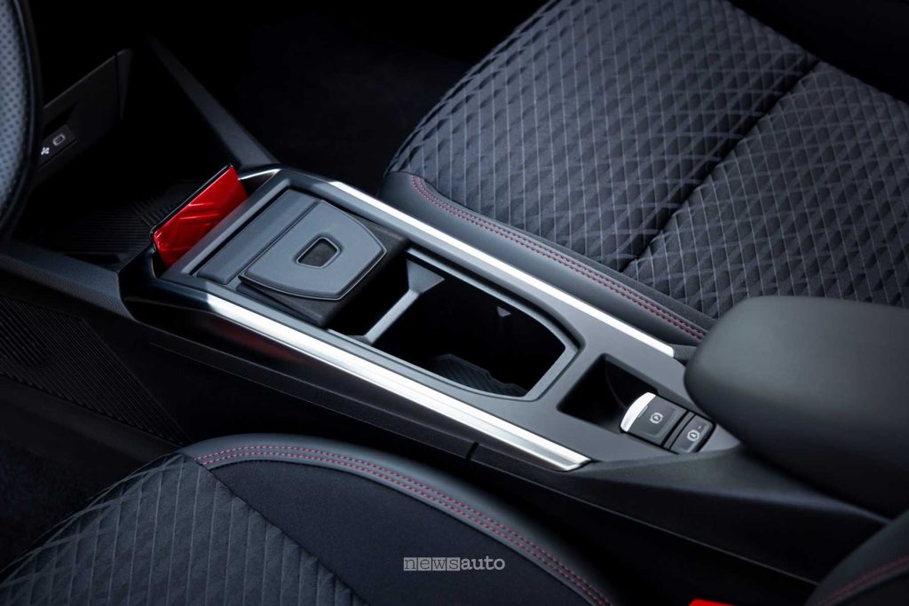 Nuova Renault Clio vano porta oggetti console centrale