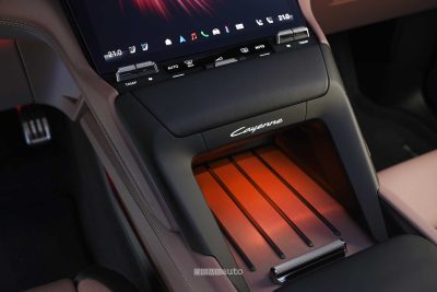 Porsche Cayenne Electric comandi del clima