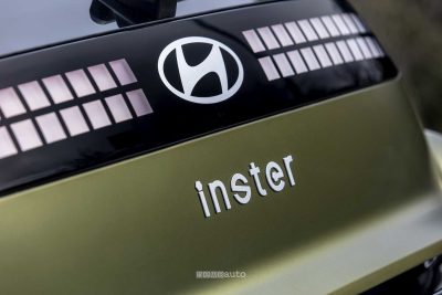 Hyundai Inster Cross logo portellone posteriore