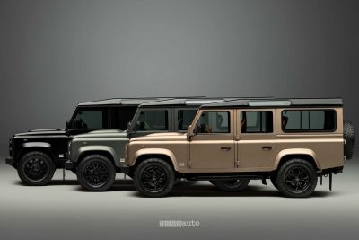 Land Rover Classic Defender V8 nei colori Narvik Black, Faroe Green, Petra Copper
