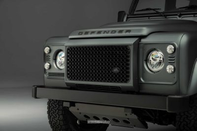 Land Rover Classic Defender V8 livrea Faroe Green griglia anteriore