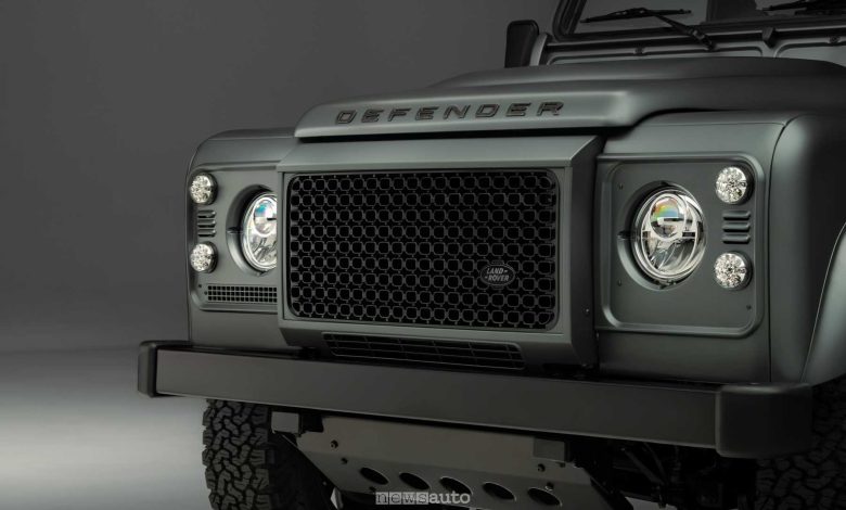 Land Rover Classic Defender V8 livrea Faroe Green griglia anteriore