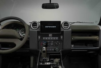 Land Rover Classic Defender V8 livrea Narvik Dark abitacolo