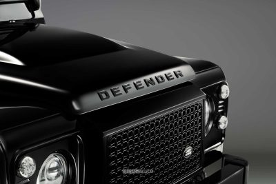 Land Rover Classic Defender V8 livrea Narvik Dark griglia anteriore