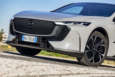 Mazda 6e paraurti e griglia anteriore