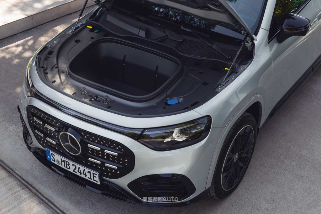 Nuova Mercedes GLB frunk anteriore