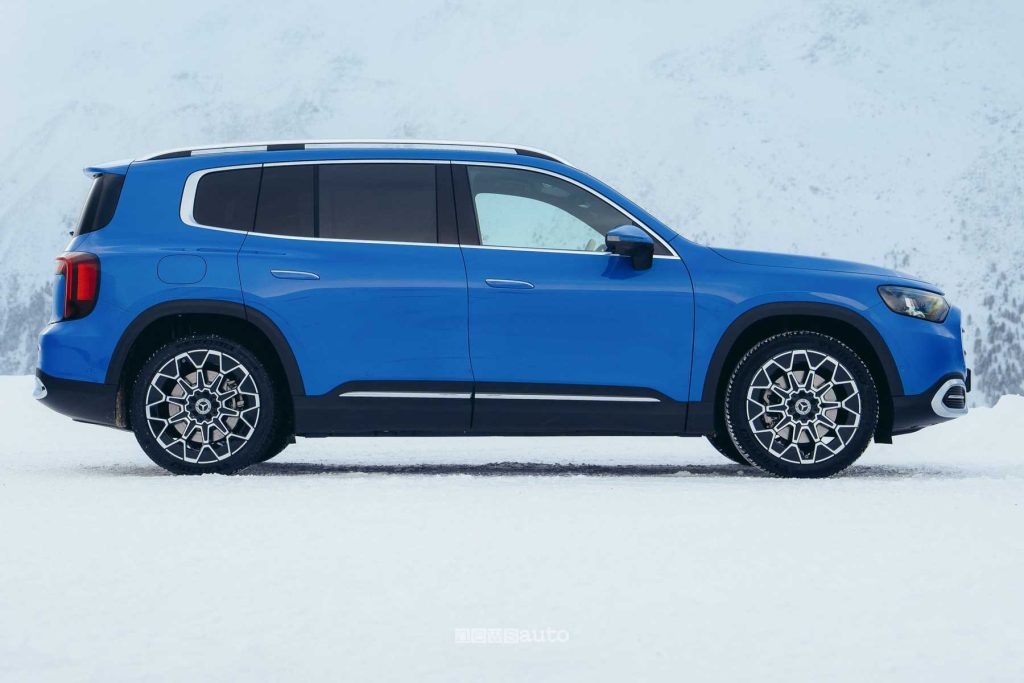 Nuova Mercedes GLB 250+ laterale