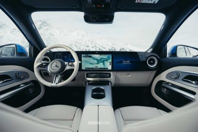 Nuova Mercedes GLB 250+ plancia abitacolo