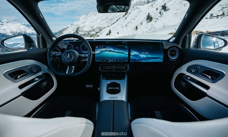 Nuova Mercedes GLB ibrida plancia abitacolo