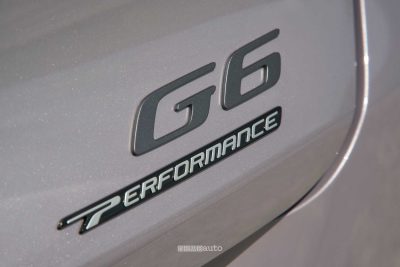 Xpeng G6 2026 logo portellone posteriore