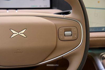 Xpeng G9 2026 comandi al volante