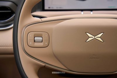 Xpeng G9 2026 comandi al volante