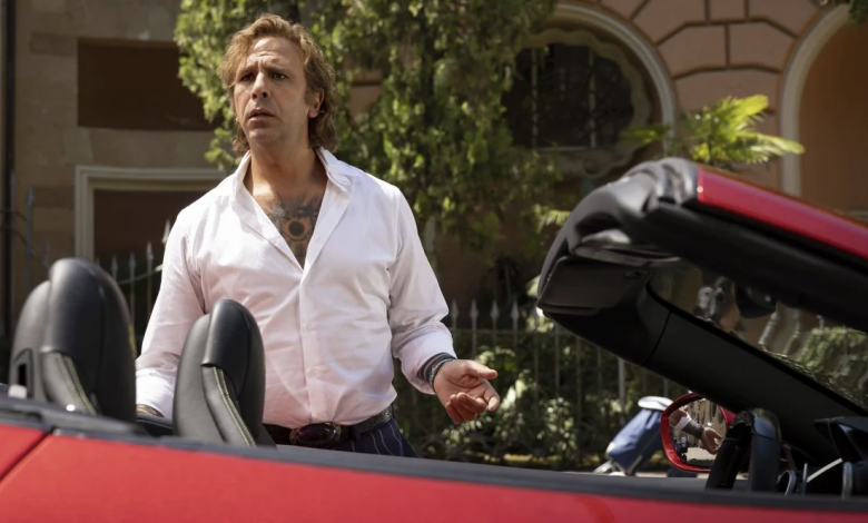 Checco Zalone aveva previsto tutto il segreto della targa Ferrari in Buen Camino