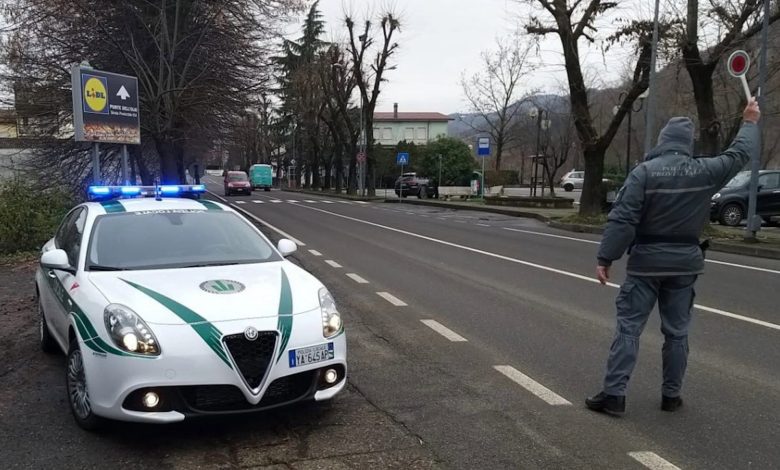 Controlli della Polizia Stradale dopo la sentenza 10/2026 della Corte Costituzionale:la Consulta fa chiarezza sulla guida dopo aver assunto droghe, ma la questione rimane complessa e delicata.
