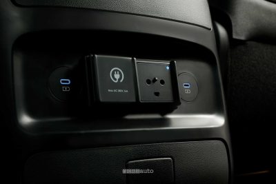 Hyundai Staria Electric presa AC 250V nell'abitacolo