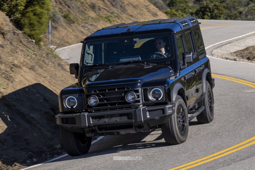Ineos Grenadier Black Edition su strada