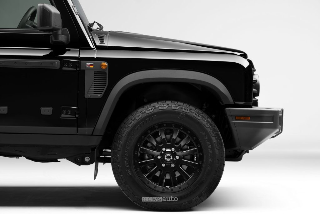 Ineos Grenadier Quartermaster pick-up Black Edition cerchi da 18"