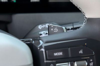 Kia EV5 GT Line paletta frenata rigenerativa al volante