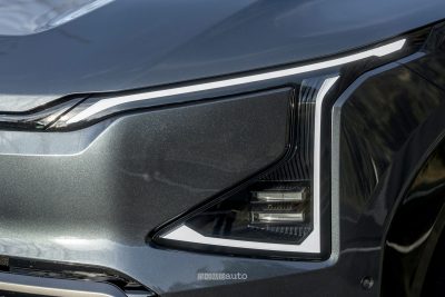Kia EV5 GT Line faro anteriore firma luminosa