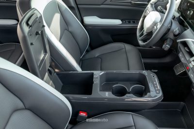 Kia EV5 GT Line vani porta oggetti nel bracciolo centrale
