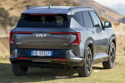 Kia EV5 GT Line posteriore 3/4