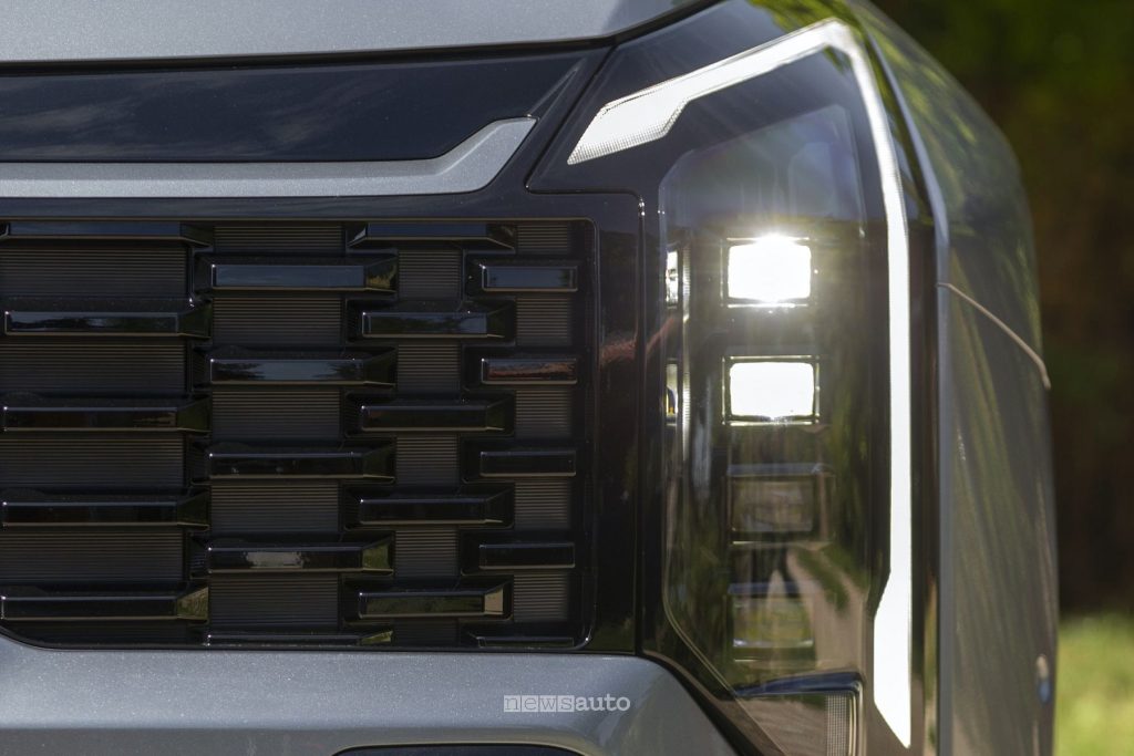 Kia Sportage GT Line faro anteriore firma luminosa