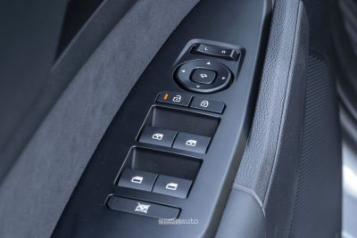 Kia Sportage GT Line comandi della portiera del guidatore
