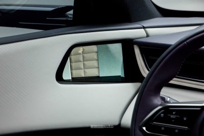 Mazda CX-6e specchietti laterali digitali lato guidatore