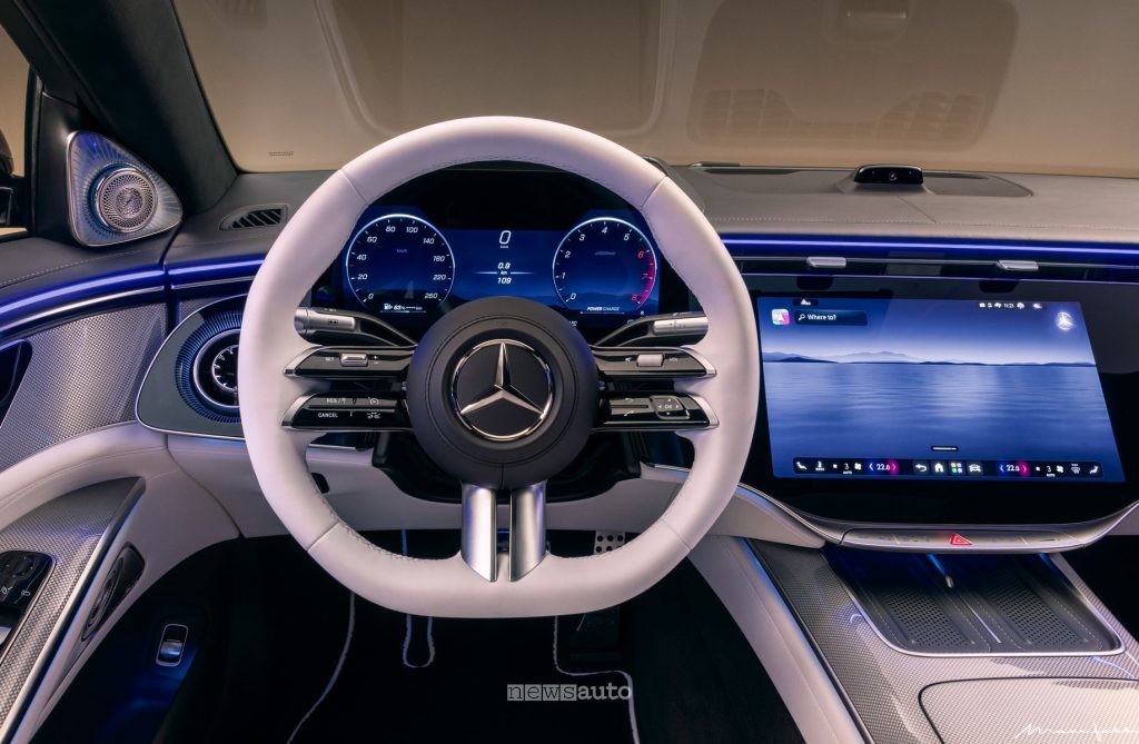 Mercedes-Benz Classe S AMG Line volante abitacolo