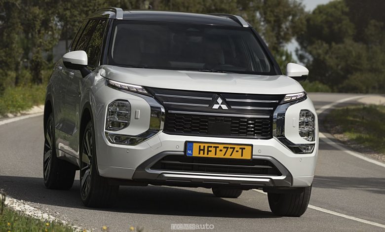 Mitsubishi Outlander PHEV su strada