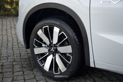Mitsubishi Outlander PHEV cerchi da 20"