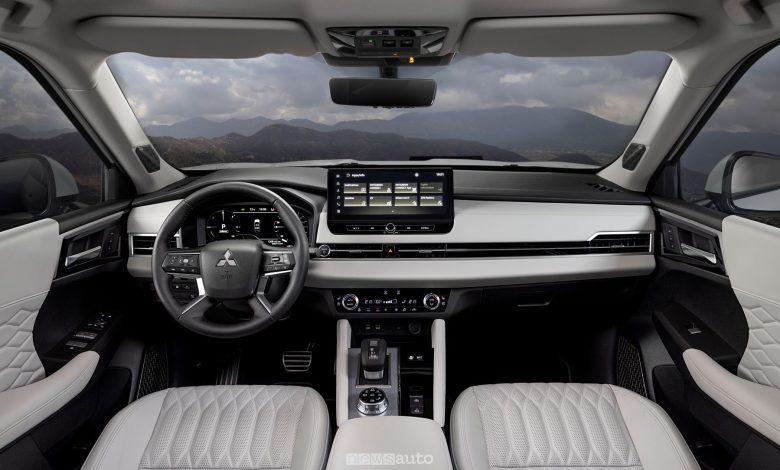 Mitsubishi Outlander PHEV plancia abitacolo