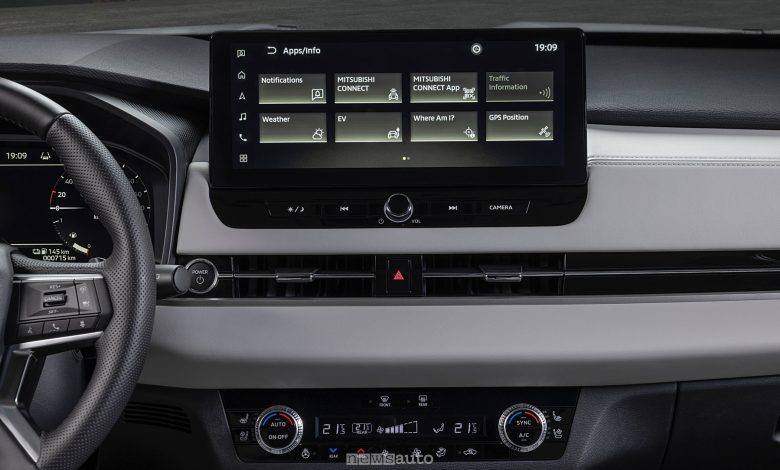 Mitsubishi Outlander PHEV display infotainment da 12,3”