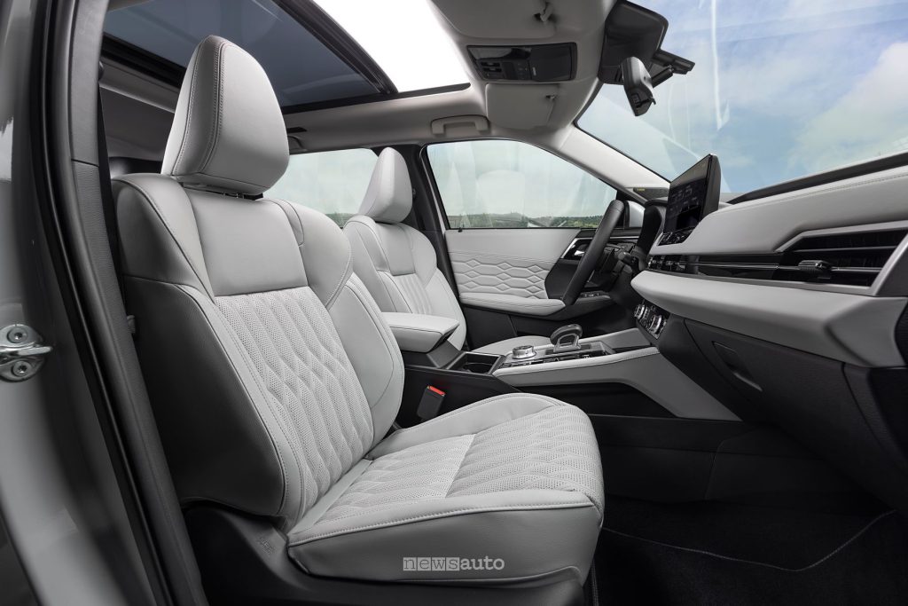 Mitsubishi Outlander PHEV sedili anteriori