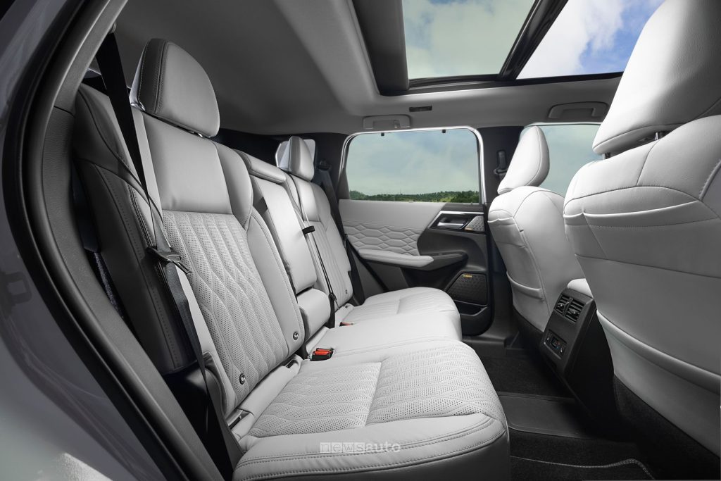Mitsubishi Outlander PHEV sedili posteriori