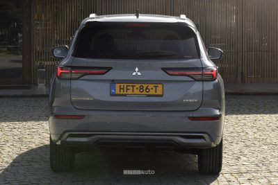 Mitsubishi Outlander PHEV posteriore