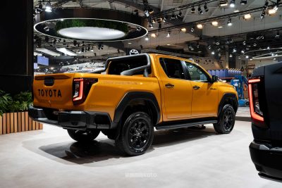 Nuova Toyota Hilux Hybrid a 48V posteriore 3/4