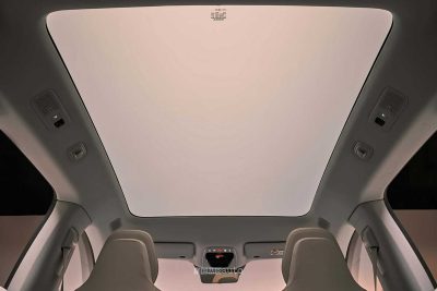 Nuova Volvo EX60 tetto panoramico abitacolo