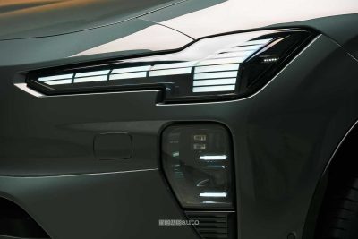 Nuova Volvo EX60 firma luminosa del faro posteriore