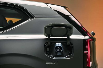 Nuova Volvo EX60 vano per la ricarica AC/DC