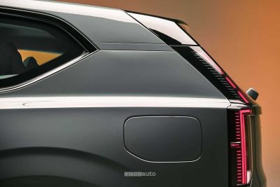 Nuova Volvo EX60 vano per la ricarica AC/DC