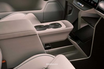 Nuova Volvo EX60 porta oggetti console centrale
