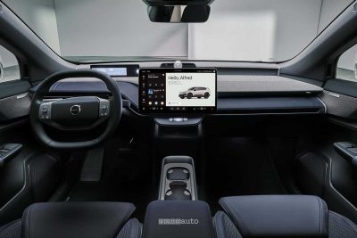 Nuova Volvo EX60 Cross Country plancia abitacolo