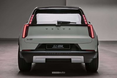 Nuova Volvo EX60 Cross Country posteriore