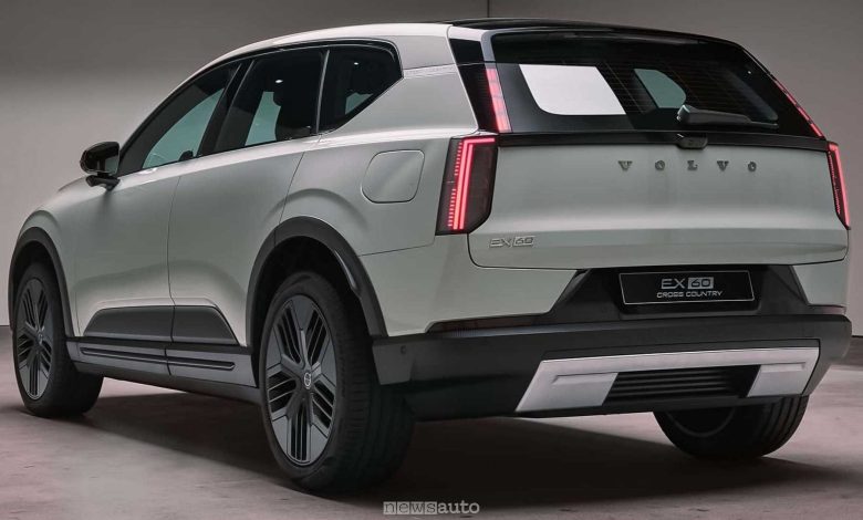 Nuova Volvo EX60 Cross Country posteriore 3/4