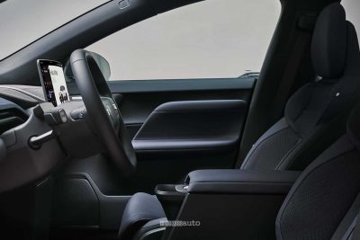 Nuova Volvo EX60 Cross Country sedili anteriori